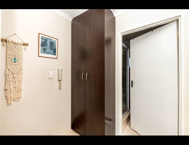 2 BEDROOM FLAT FOR SALE IN PLUMSTEAD
